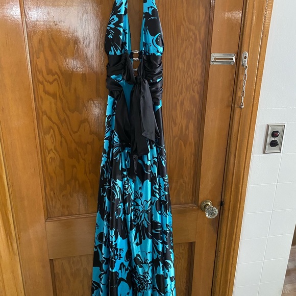 Prom dress - Picture 2 of 3